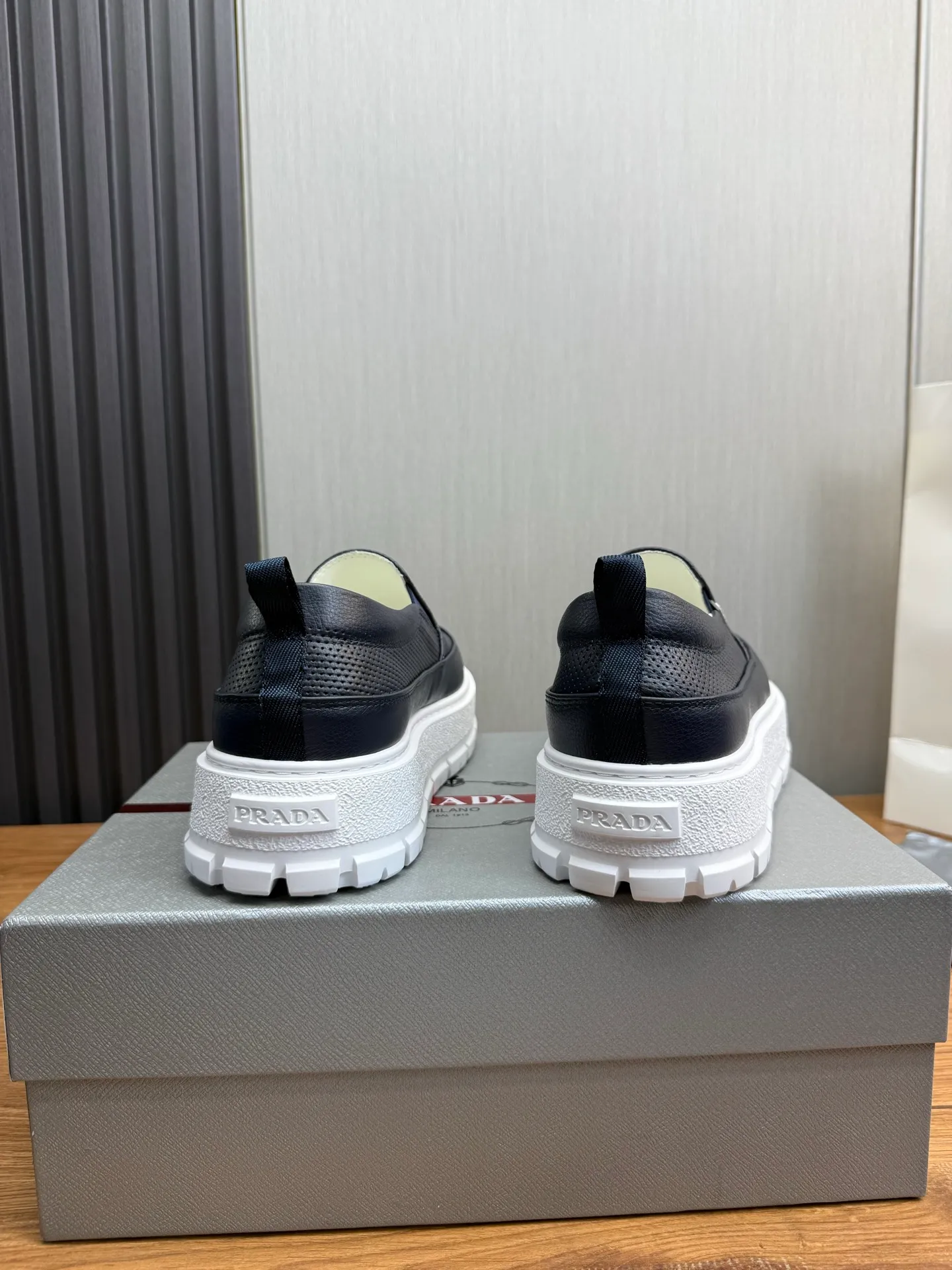 Men's shoes 💰580💰 [PRADA] Men's shoes are popular in the counter, official website is synchronized, 1 high-quality shipment ✔️Imported cowhide punching + cowhide lining, 1🆚1 replica, original sole, 38-45 (45 customized, non-refundable)